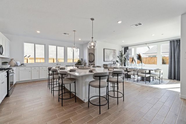 1046 Springtime Avenue, Clovis, CA 93619