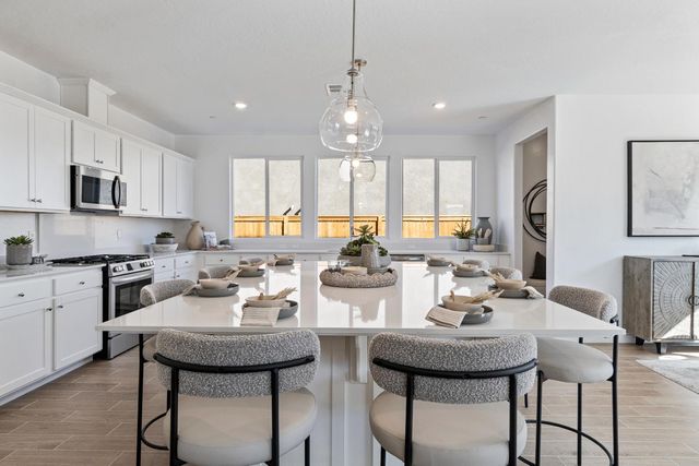 1046 Springtime Avenue, Clovis, CA 93619