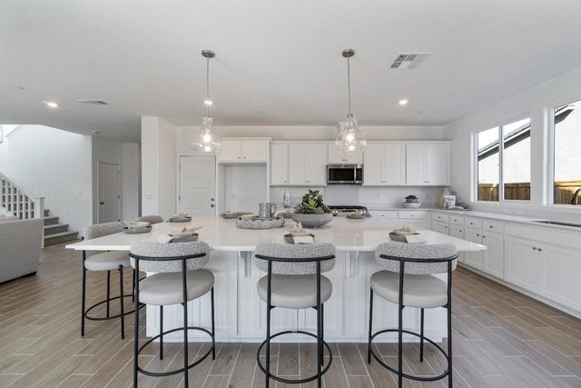 1046 Springtime Avenue, Clovis, CA 93619