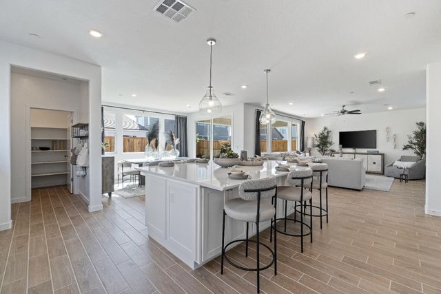 1046 Springtime Avenue, Clovis, CA 93619