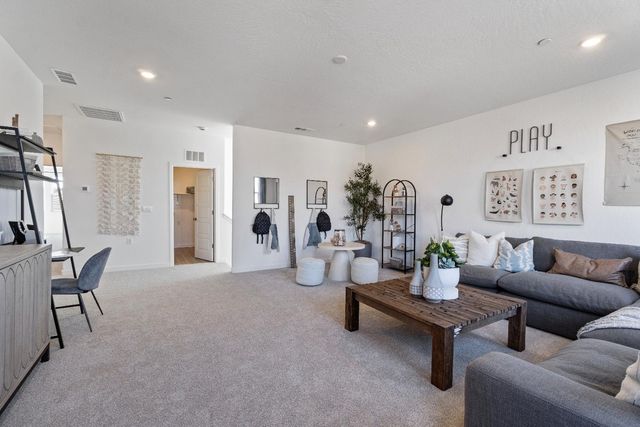 1046 Springtime Avenue, Clovis, CA 93619