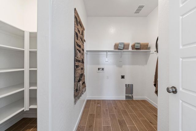 1046 Springtime Avenue, Clovis, CA 93619