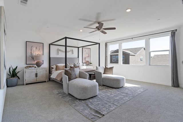 1046 Springtime Avenue, Clovis, CA 93619