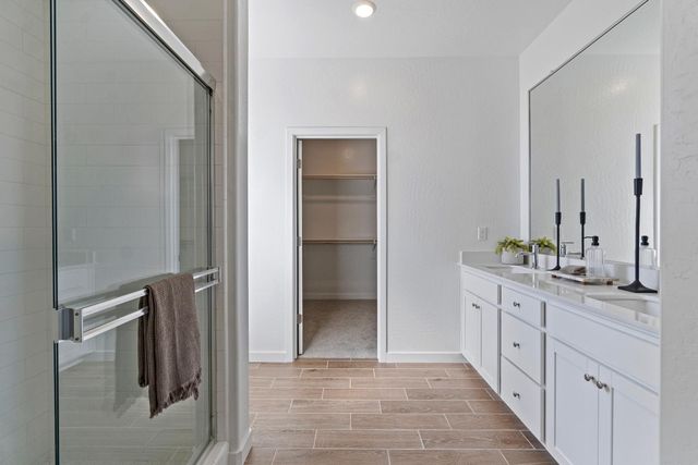 1046 Springtime Avenue, Clovis, CA 93619