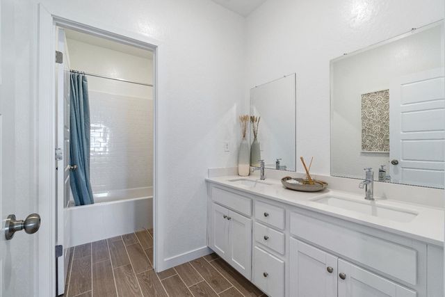 1046 Springtime Avenue, Clovis, CA 93619