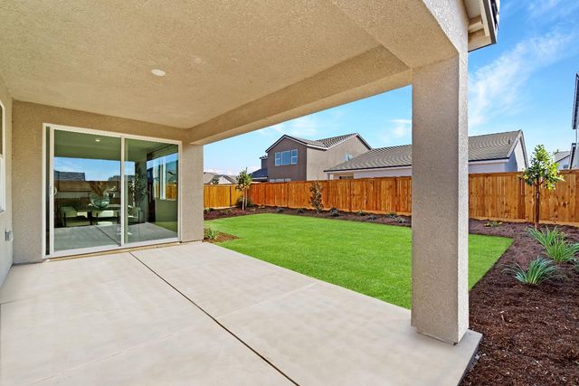 1046 Springtime Avenue, Clovis, CA 93619