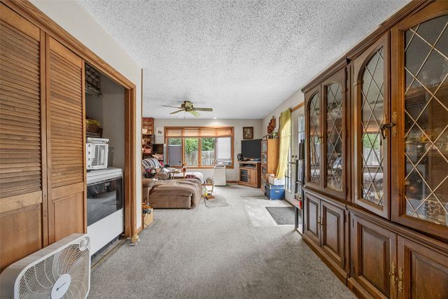 1613 13th St, Coralville, IA 52241
