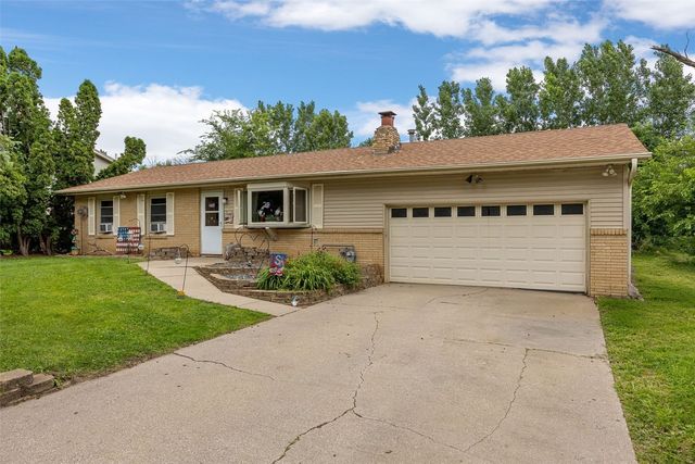 1613 13th St, Coralville, IA 52241