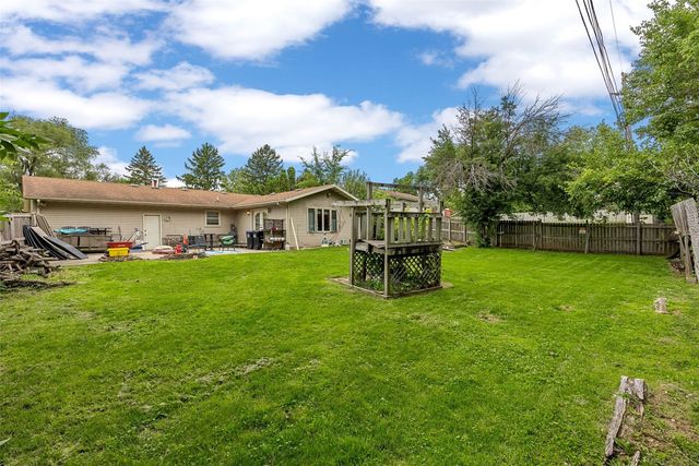 1613 13th St, Coralville, IA 52241