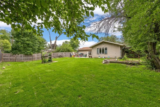 1613 13th St, Coralville, IA 52241