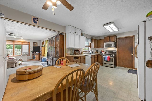 1613 13th St, Coralville, IA 52241