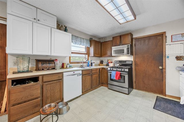 1613 13th St, Coralville, IA 52241