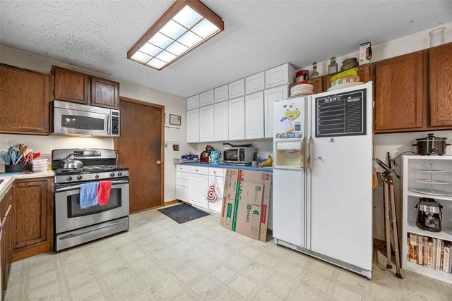 1613 13th St, Coralville, IA 52241