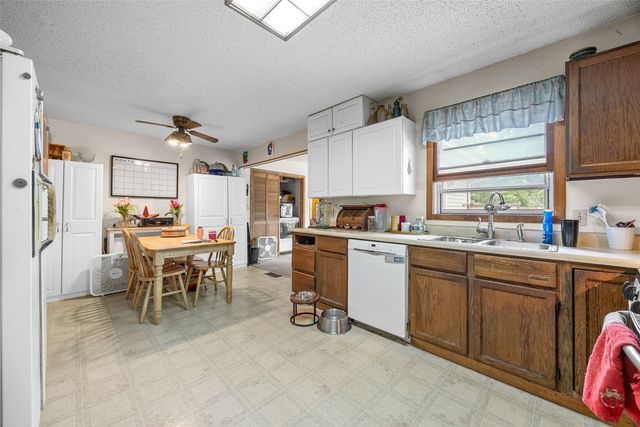 1613 13th St, Coralville, IA 52241