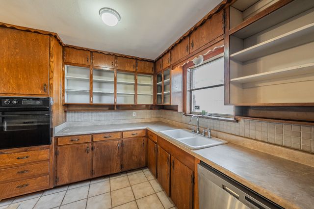 1548 Carl Street, Fort Worth, TX 76103