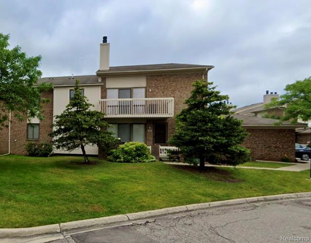 6693 Maple Lakes Drive 62, West Bloomfield Charter Township, MI 48322