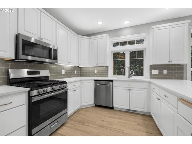 2359 Nw BIRKENDENE St, Portland, OR 97229