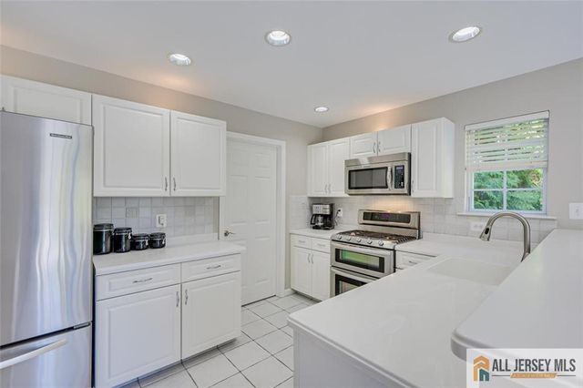 8 Pointer Place, South Brunswick, NJ 08824