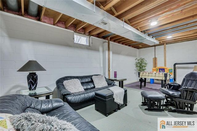 8 Pointer Place, South Brunswick, NJ 08824