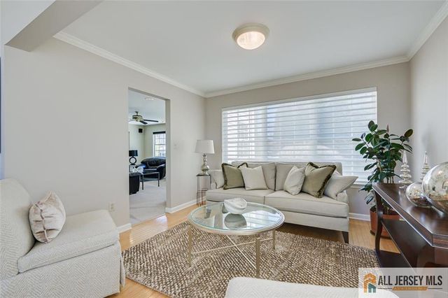 8 Pointer Place, South Brunswick, NJ 08824