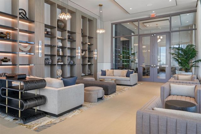 275 1ST AVENUE S 1001, St Petersburg, FL 33701