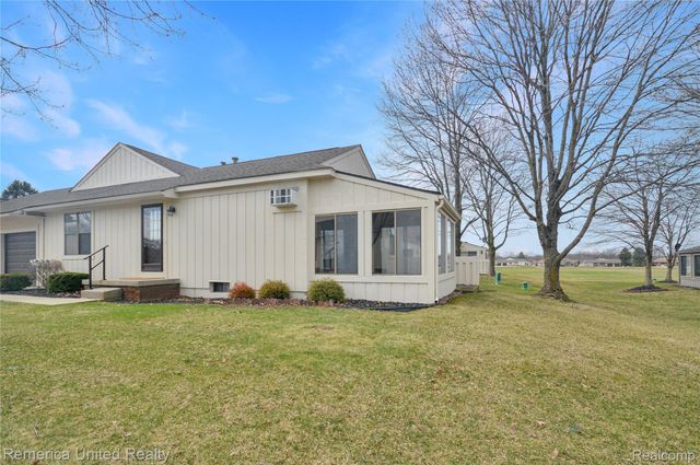 12113 Lexington Drive, Green Oak Township, MI 48178