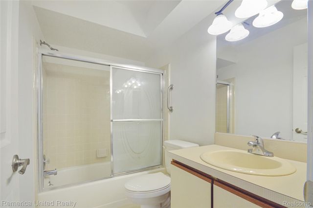12113 Lexington Drive, Green Oak Township, MI 48178