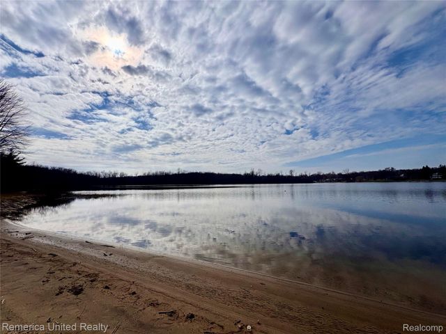 12113 Lexington Drive, Green Oak Township, MI 48178