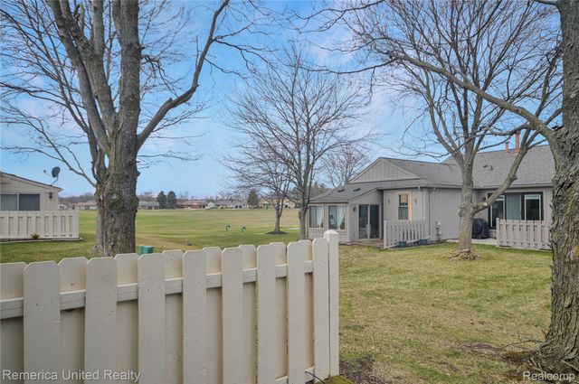 12113 Lexington Drive, Green Oak Township, MI 48178