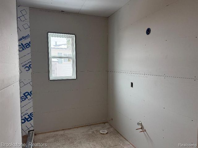 32930 Chalfonte Drive, Warren, MI 48092