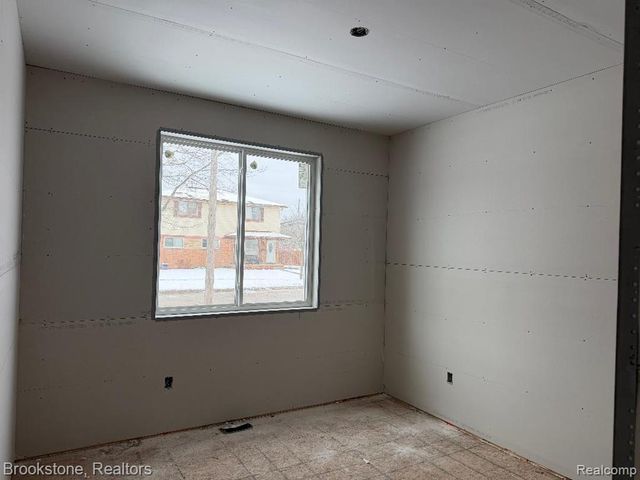 32930 Chalfonte Drive, Warren, MI 48092