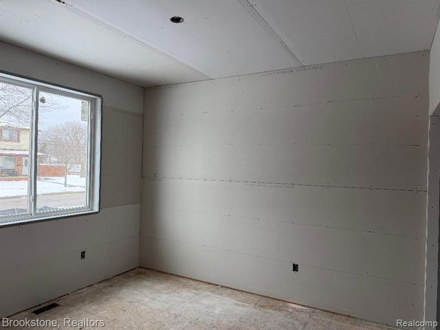 32930 Chalfonte Drive, Warren, MI 48092