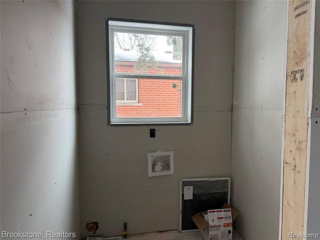 32930 Chalfonte Drive, Warren, MI 48092