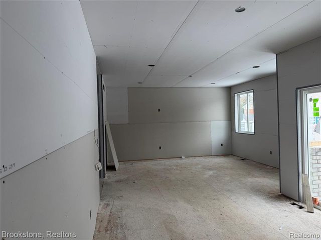 32930 Chalfonte Drive, Warren, MI 48092