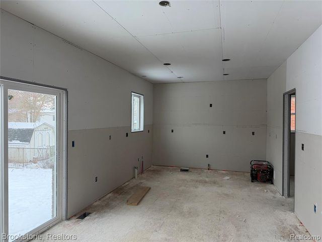 32930 Chalfonte Drive, Warren, MI 48092