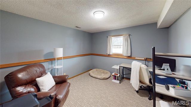 929 Holiday Point Parkway, Edwardsville, IL 62025