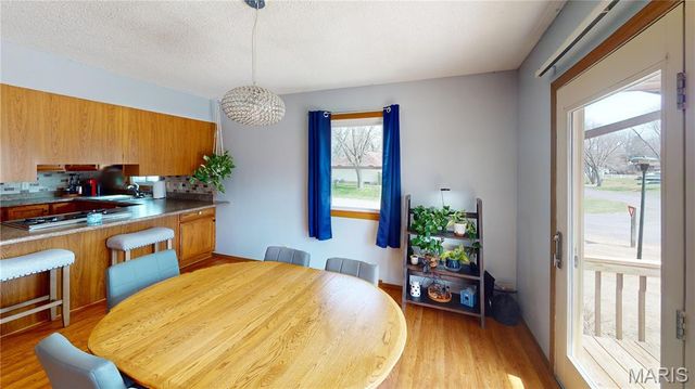 929 Holiday Point Parkway, Edwardsville, IL 62025