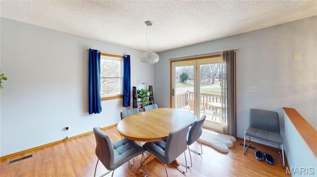 929 Holiday Point Parkway, Edwardsville, IL 62025