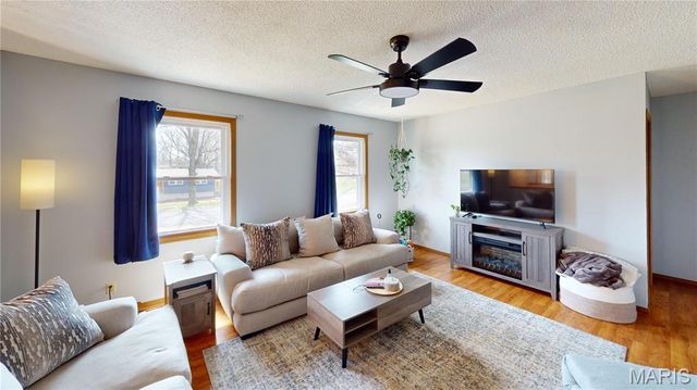 929 Holiday Point Parkway, Edwardsville, IL 62025