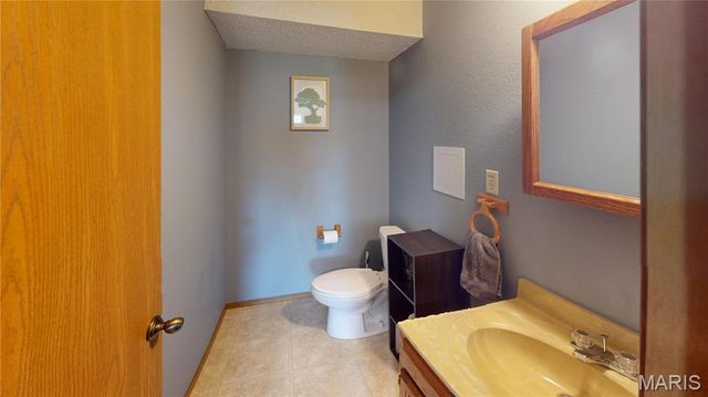 929 Holiday Point Parkway, Edwardsville, IL 62025