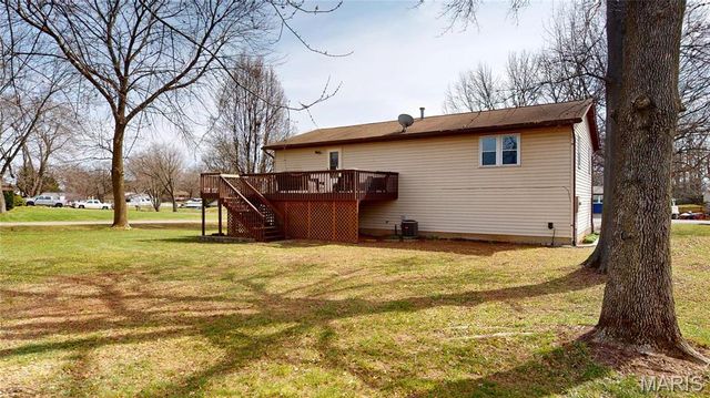 929 Holiday Point Parkway, Edwardsville, IL 62025