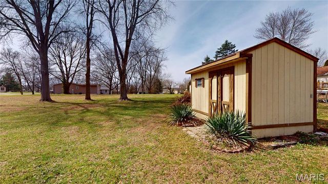 929 Holiday Point Parkway, Edwardsville, IL 62025