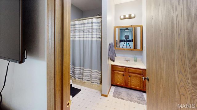 929 Holiday Point Parkway, Edwardsville, IL 62025
