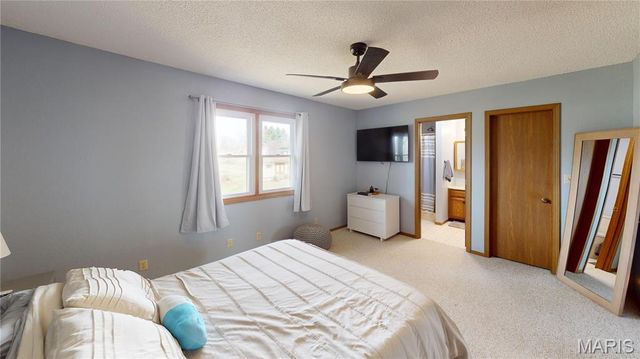 929 Holiday Point Parkway, Edwardsville, IL 62025