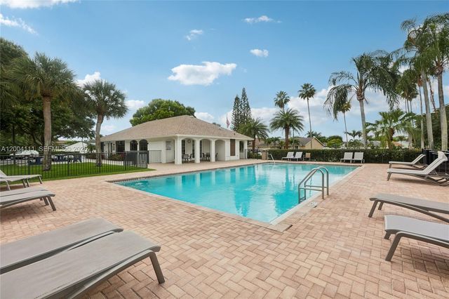 12769 Meadowbreeze Drive, Wellington, FL 33414
