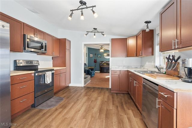 7279 SE Edie Hill Road, Uhrichsville, OH 44683