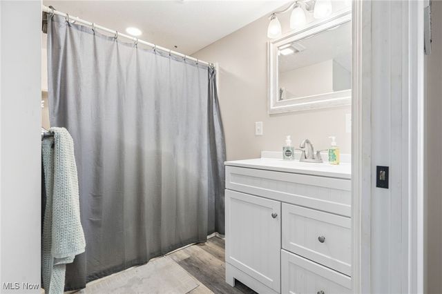 7279 SE Edie Hill Road, Uhrichsville, OH 44683