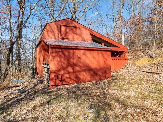 7279 SE Edie Hill Road, Uhrichsville, OH 44683