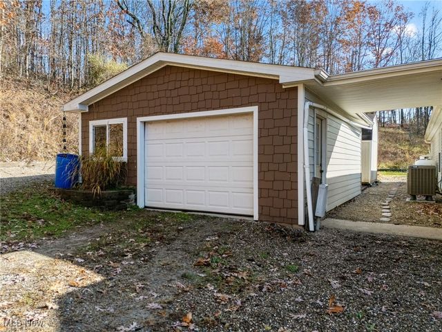 7279 SE Edie Hill Road, Uhrichsville, OH 44683