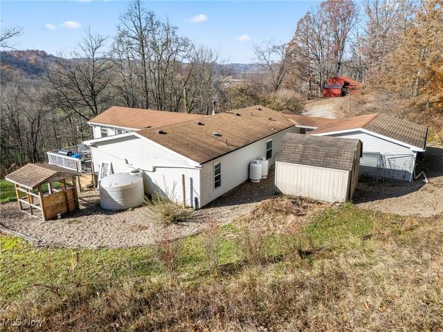 7279 SE Edie Hill Road, Uhrichsville, OH 44683